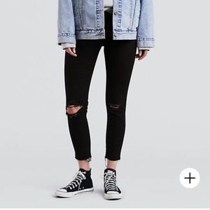 Levi’s Wedgie Skinny Distressed